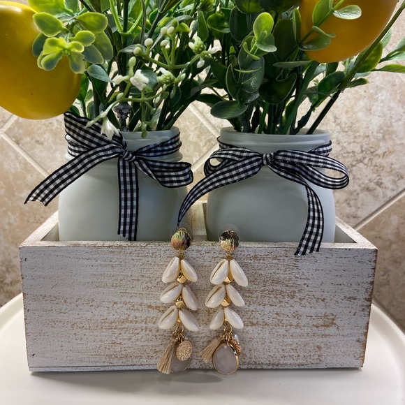 Shell drop earrings - Picture 3 of 7